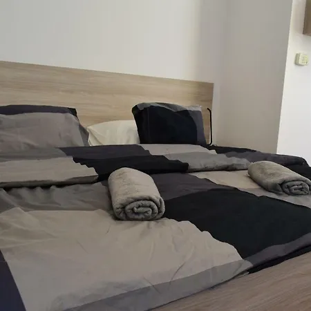 22Nd Uprising Square Apartment Bratislava Exterior photo