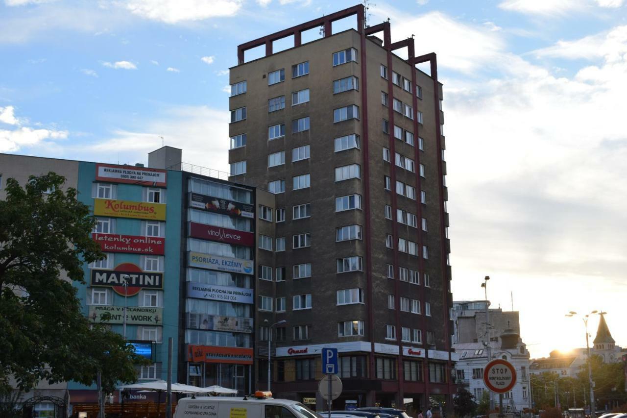22nd Uprising Square Апартаменти